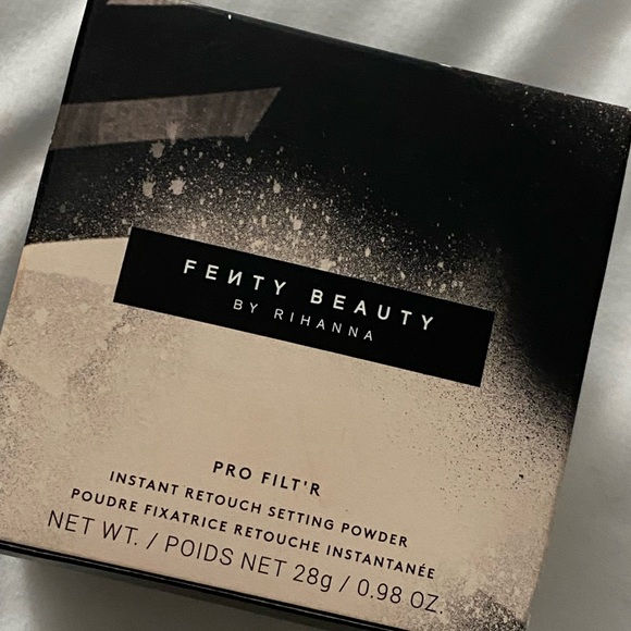 Fenty Beauty By Rihanna Pro Filt’r Instant Retouch Setting Powder (In Nutmeg) - Picture 5 of 5